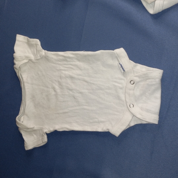 6 bodysuits - Picture 5 of 7